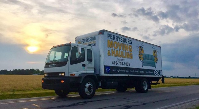 "Perrysburg Moving and Hauling LLC" Truck