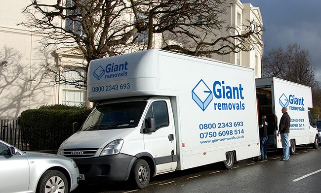 "Giant Removals" Truck