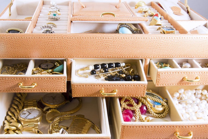 Pack Jewelry For A Long Distance Relocation - Top 9 Tips To Pack Fragile Items For Moving